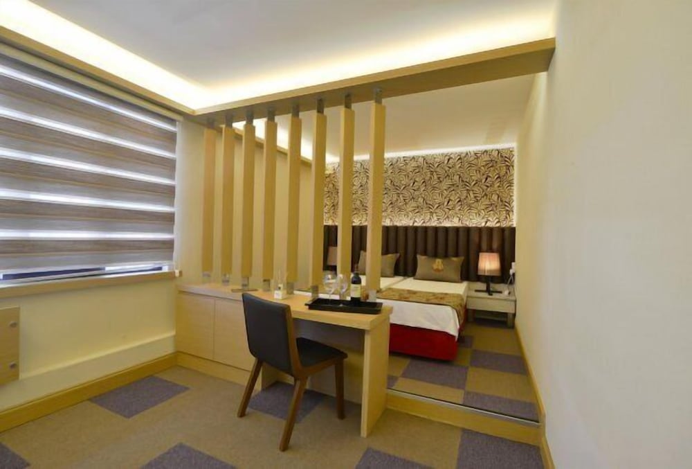 Classic Double Room Single Use, 1 Large Twin Bed photo 3