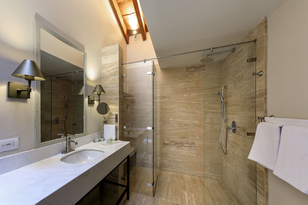 Premium Double Room Single Use - Photo 7