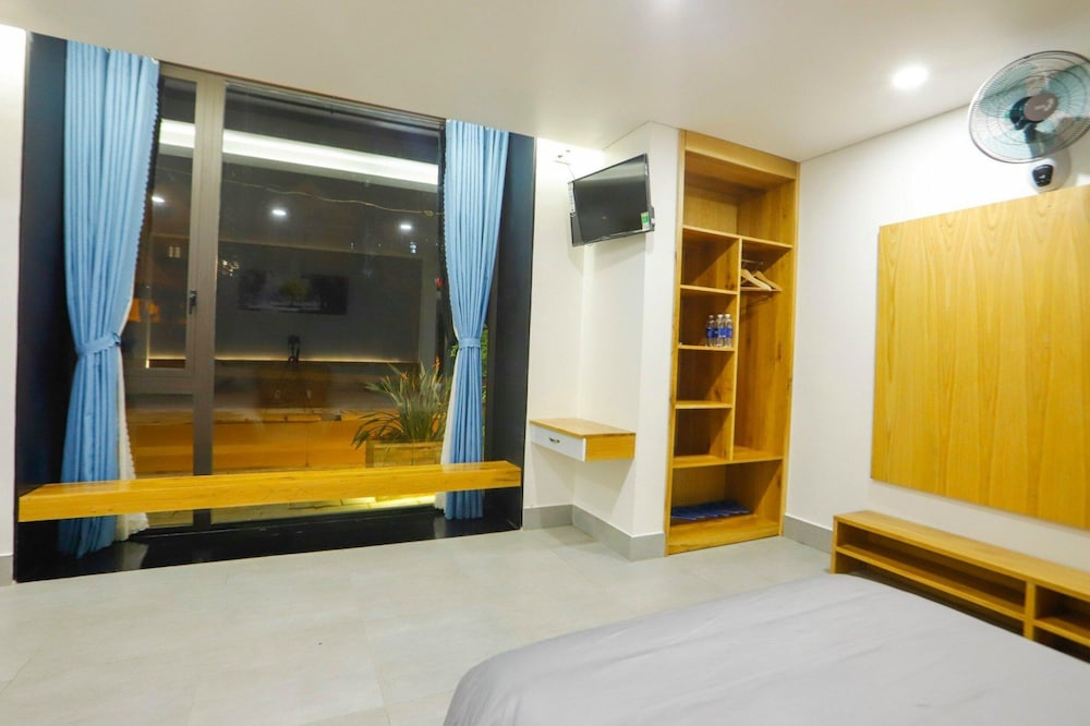 Family Room - Photo 4