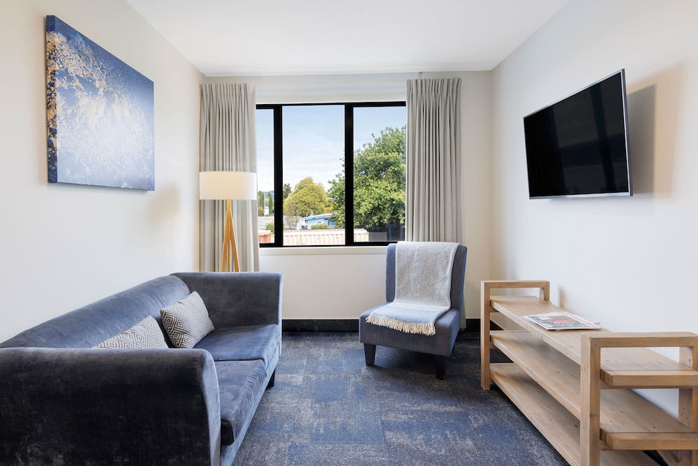 Executive Suite - Photo 4