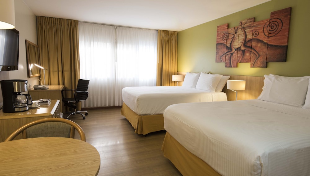 Standard Room, 2 Queen Beds, Smoking - Photo 3