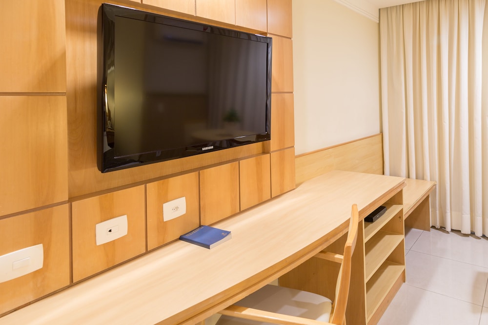 Deluxe Double Room thumbnail 5
