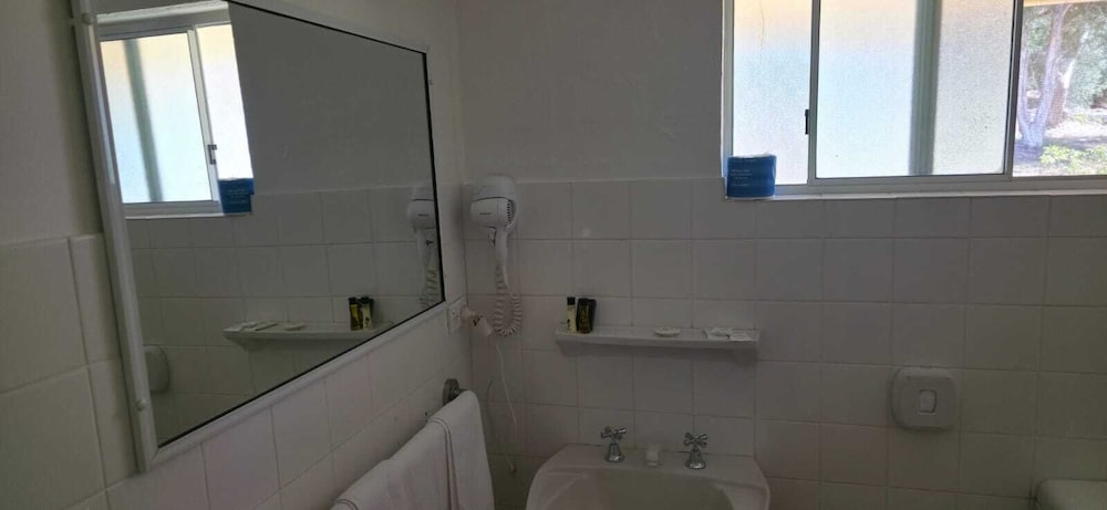 Twin Room - Photo 5