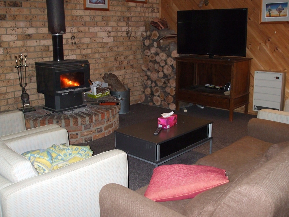 Lodge Room 9 (shared bathroom) photo 3