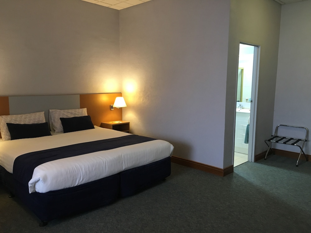 Above Ground Room photo 2