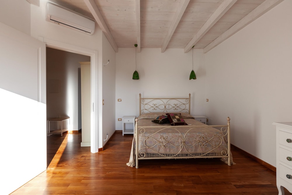 Standard Apartment, 2 Bedrooms (Sunny House Trilo With Pool) photo 1