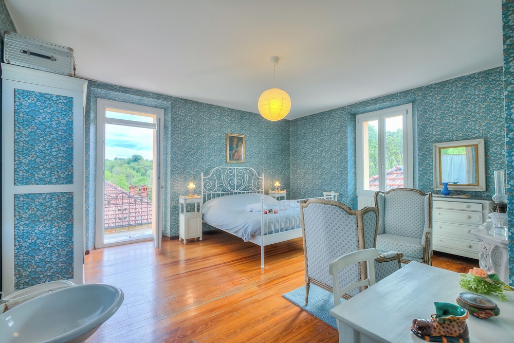 Family Villa, Multiple Bedrooms, 2 Bathrooms, Mountainside (Villa Tagini 10 minutes from Stresa) photo 2