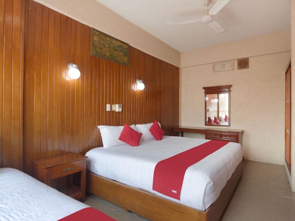 Economy Quadruple Room - Photo 6