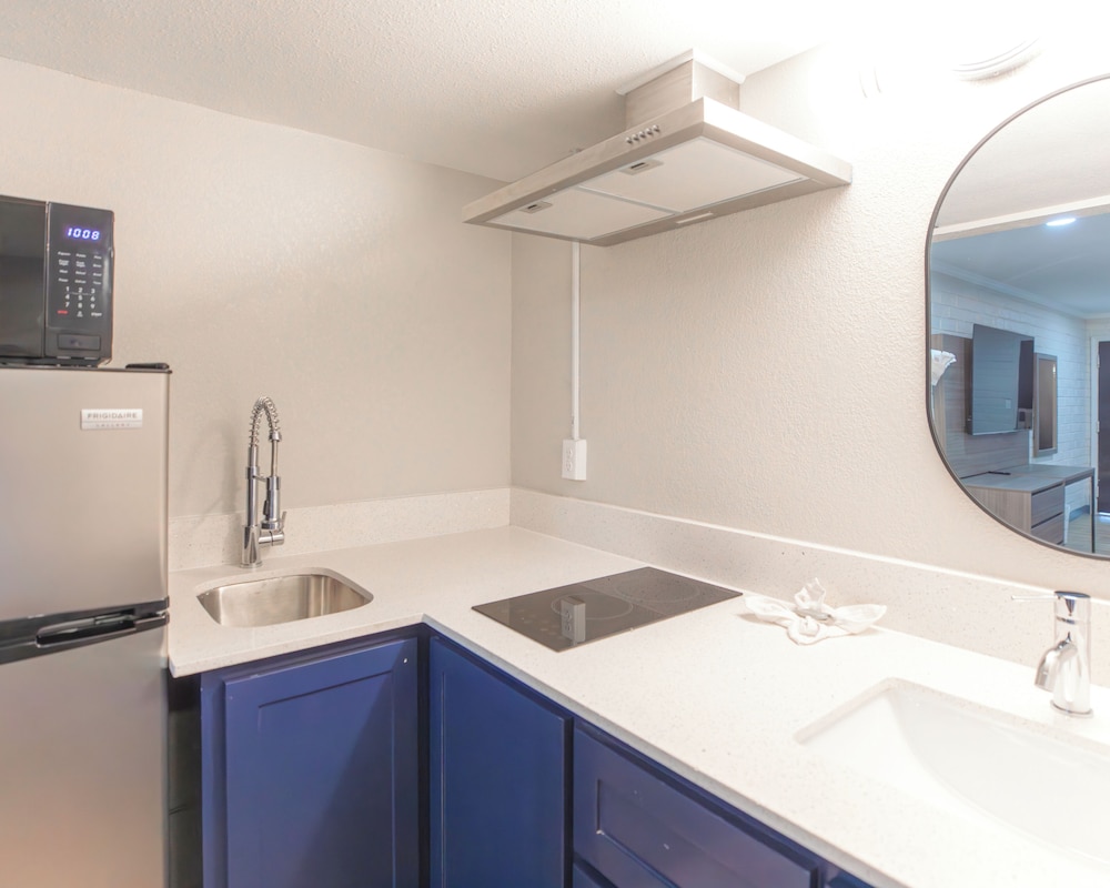 Double Room, 2 Queen Beds, Kitchenette photo 1