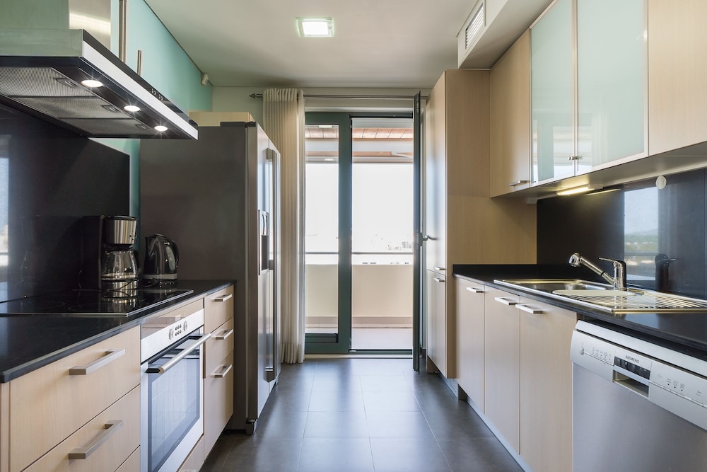 Deluxe Penthouse, 3 Bedrooms, Hot Tub, Ocean View photo 2