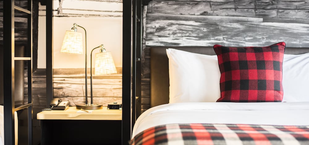Deluxe Room (One twin over queen bunk) - Photo 2