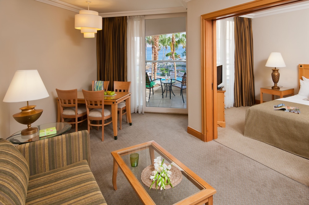 Deluxe Suite, Pool View photo 1