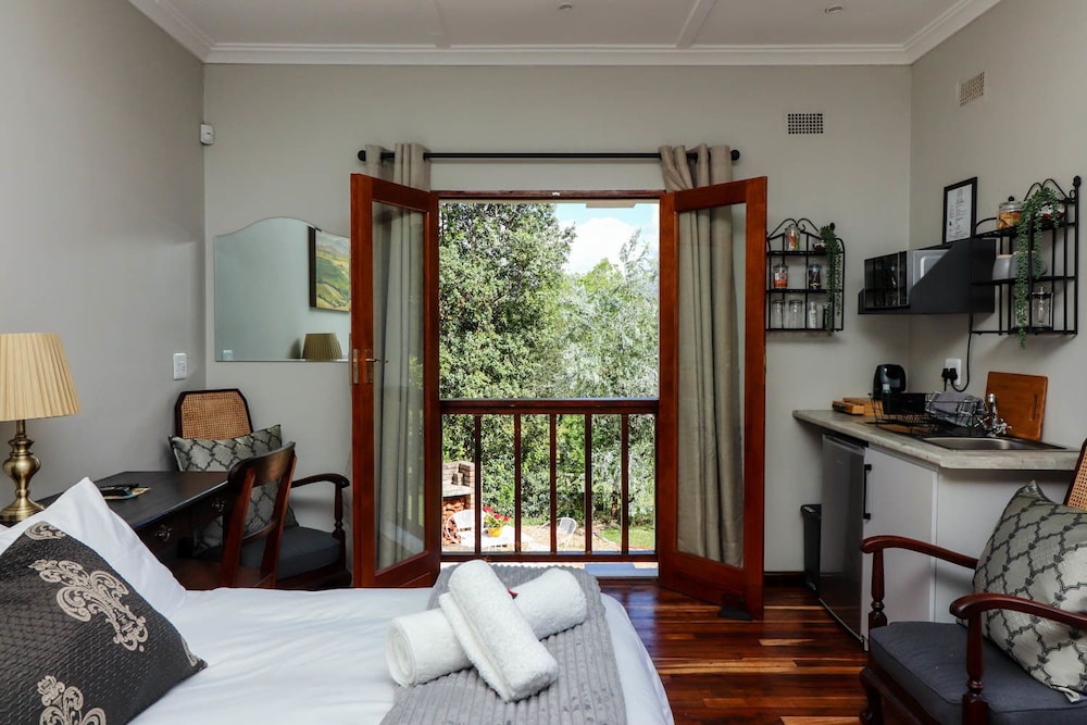 Double Room, 1 King Bed, Garden View photo 1