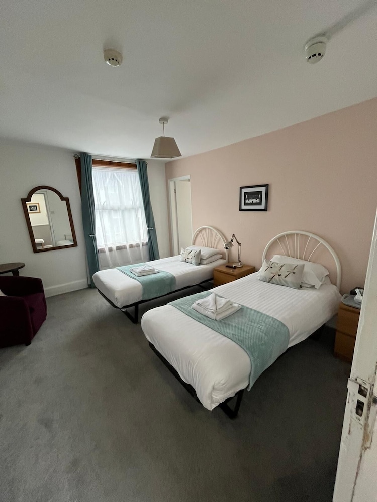Twin Room, Ensuite photo 2