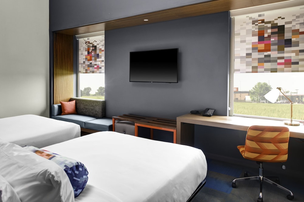 Room, 2 Queen Beds (Mobility Accessible, Roll-In Shower) photo 3