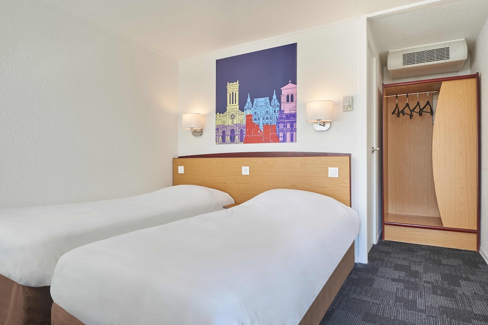 Standard Room, 2 Twin Beds - Photo 1