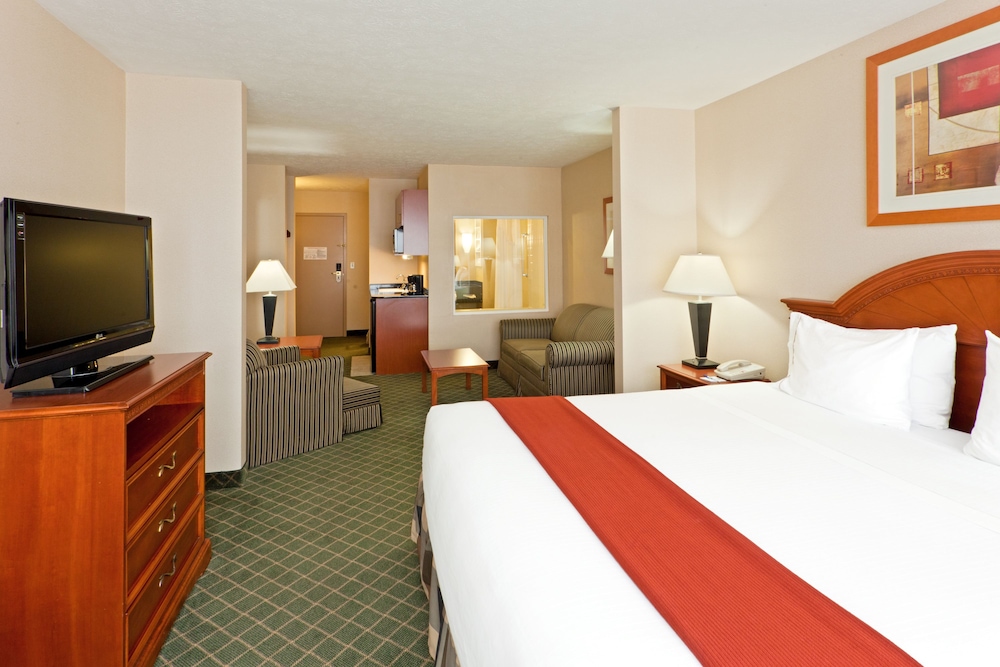Suite, 1 King Bed, Jetted Tub - Photo 2