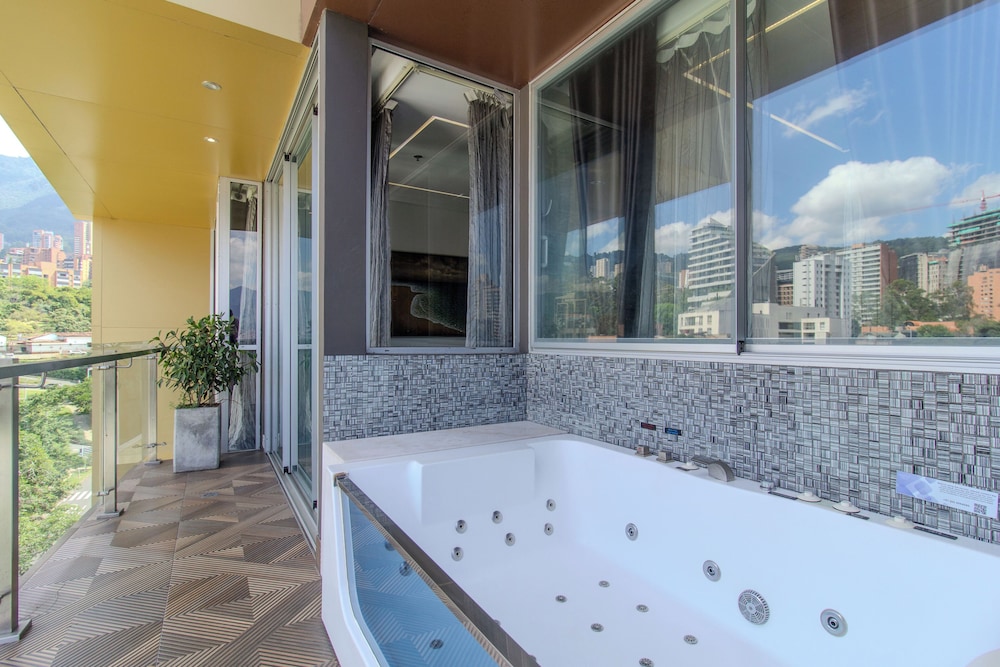 2-Bedroom apartment with hot tub on the balcony - Photo 10