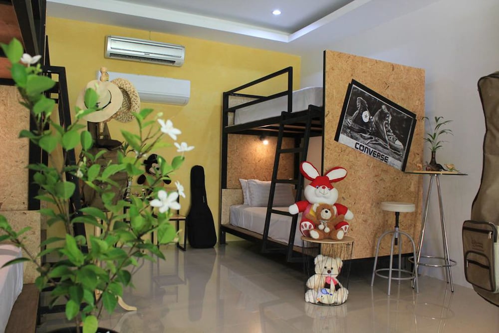 4 Bed Mixed Dormitory photo 3