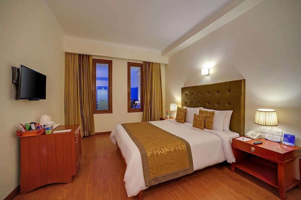 Deluxe Room, Multiple Beds, City View - Photo 2