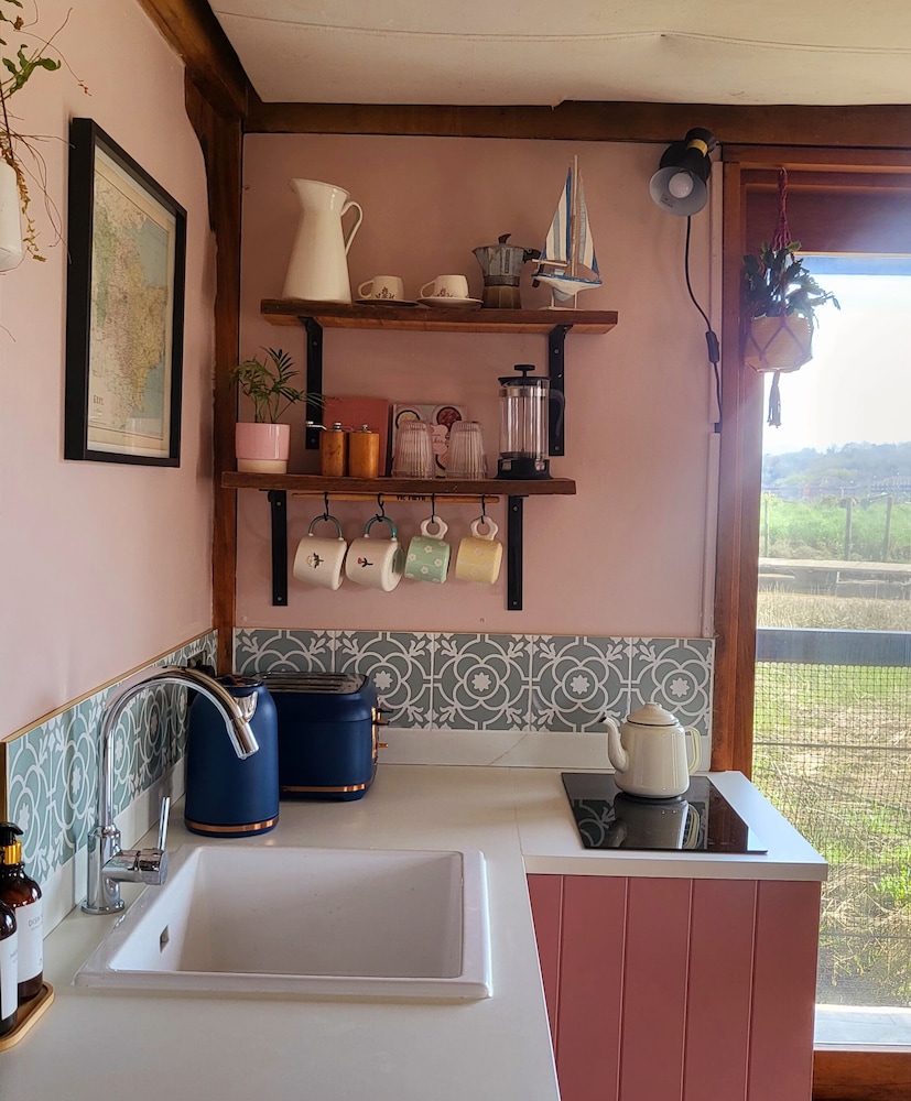 Traditional Apartment, Ensuite, Marina View photo 3