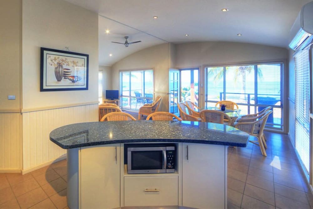 Beachfront Spa Villa (3BR) photo 3