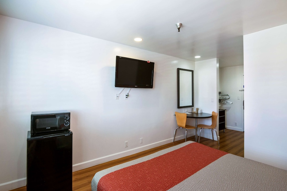 Standard Room, 1 Queen Bed, Accessible, Non Smoking - Photo 1