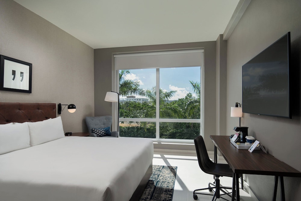 Available room thumbnail 6