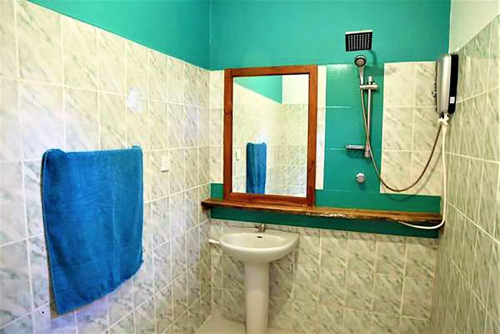 Classic Triple Room, 3 Twin Beds photo 3
