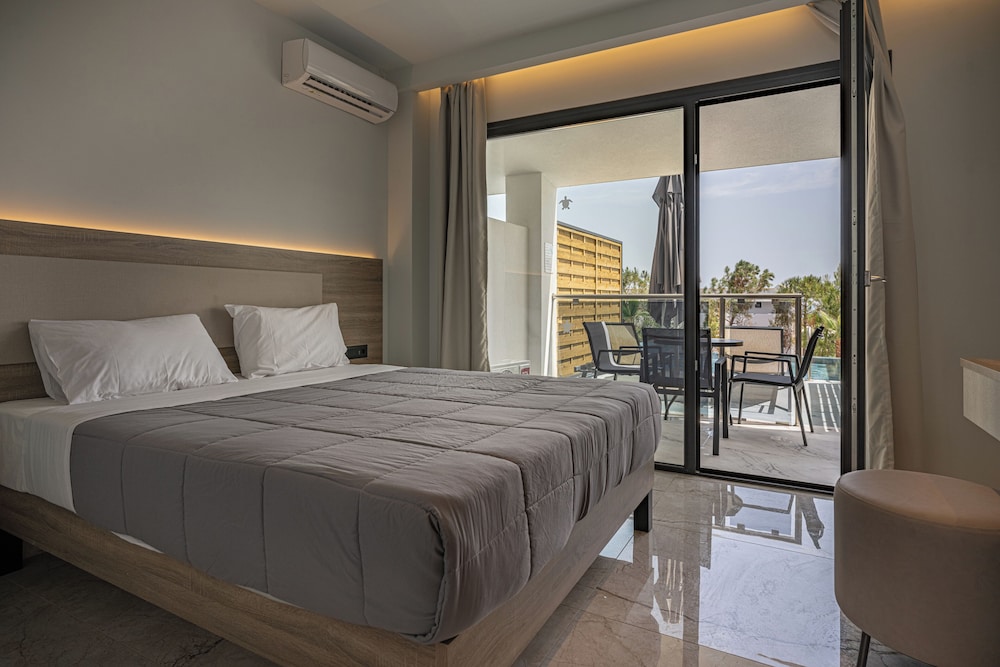 Superior Apartment, 1 Bedroom, Private Pool, Ground Floor (Swim Up)