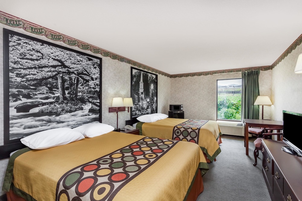 Room, 2 Queen Beds, Non Smoking - Photo 1