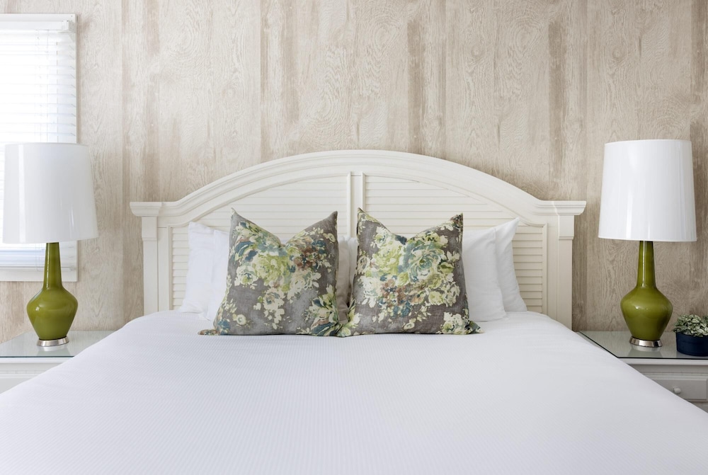 Room, 1 King Bed (Wharf House) photo 1