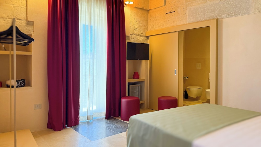 Romantic Room, Balcony, City View photo 3