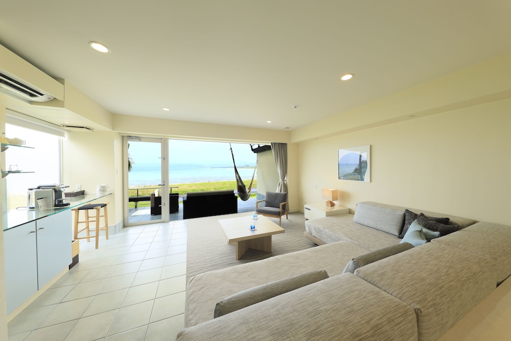Ocean View Suite - Photo 5
