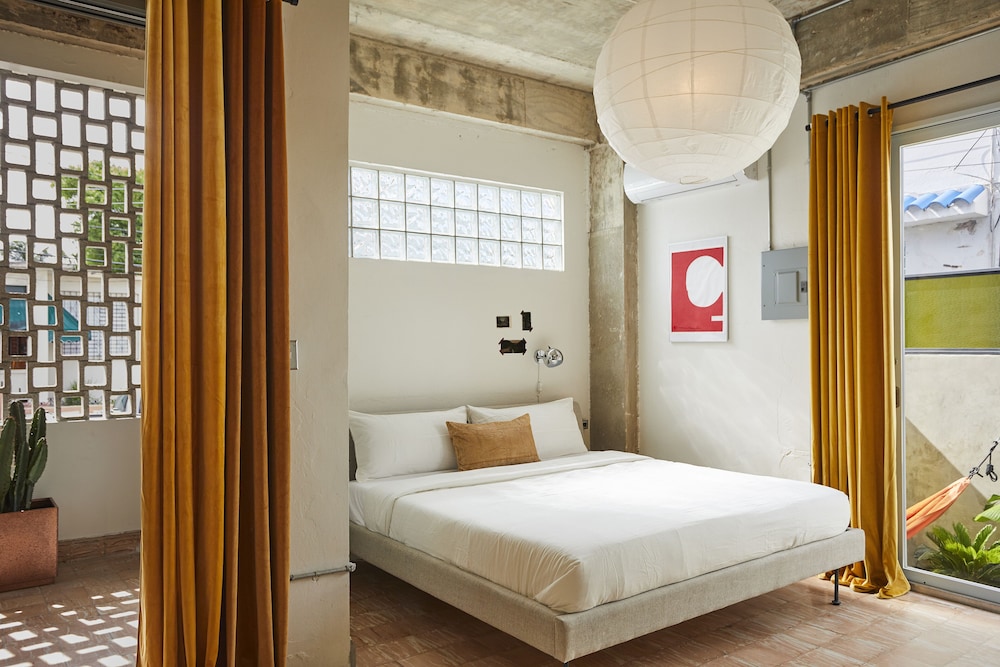 Deluxe Studio Suite
