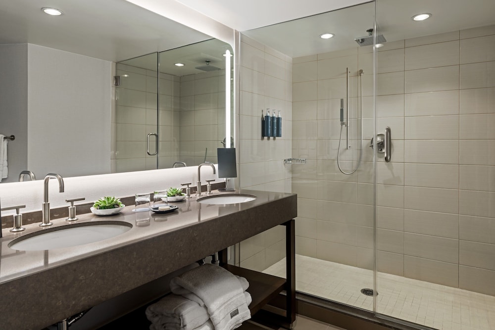 Luxury Suite, 1 King Bed with Sofa bed, Bay View - Photo 3