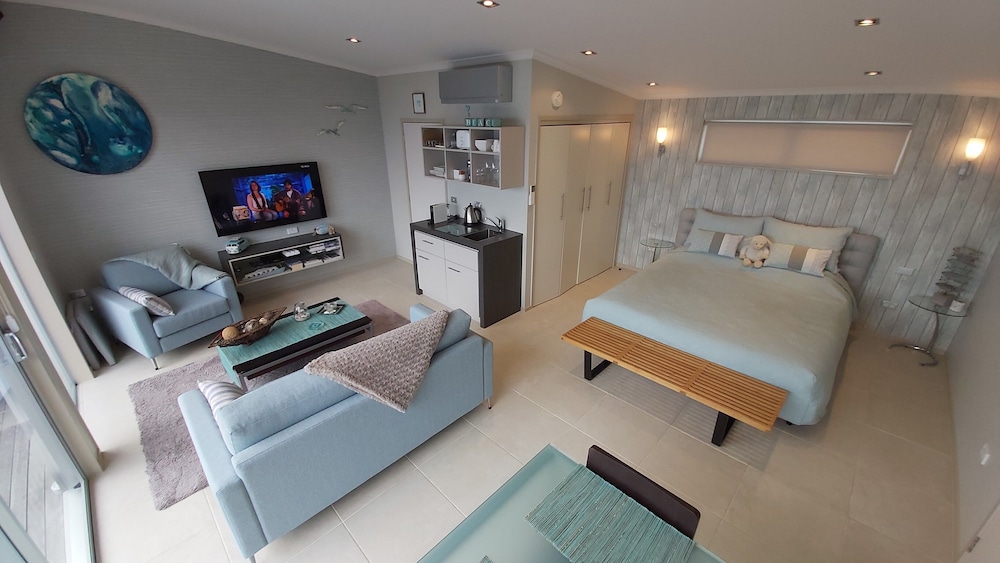 Standard Studio, 1 King Bed, Non Smoking, Air conditioning (Alegria Suite) photo 1