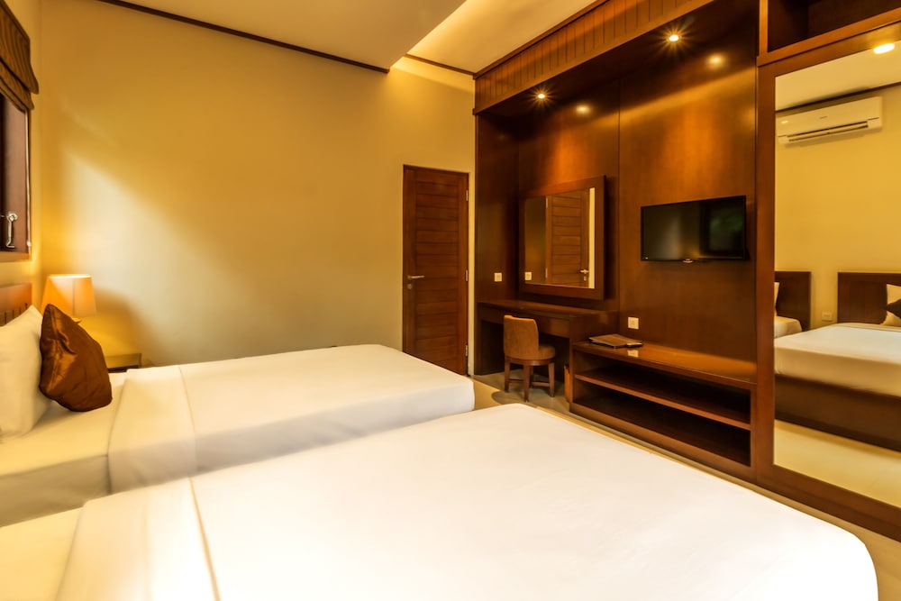 Deluxe Premier Interconnecting Room with Pool View - Photo 2