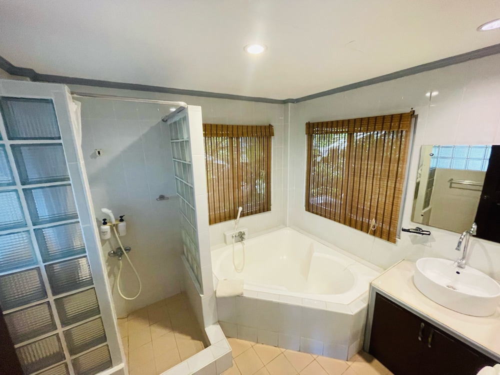 Suite - Photo 14
