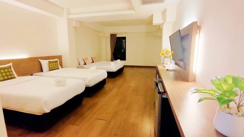 Family Quadruple Room, Multiple Beds, Non Smoking, Park View photo 1