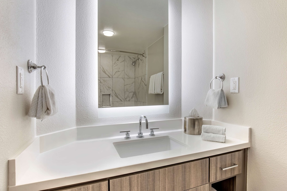 Studio, 1 King Bed, Kitchenette - Photo 8