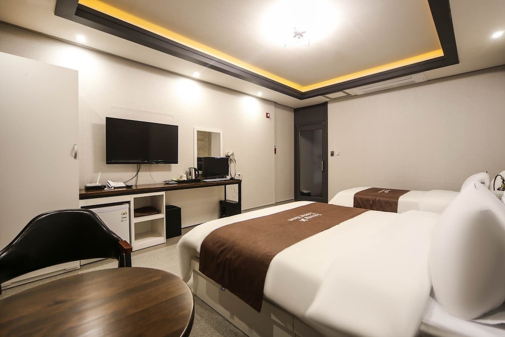 Business Twin Room photo 3