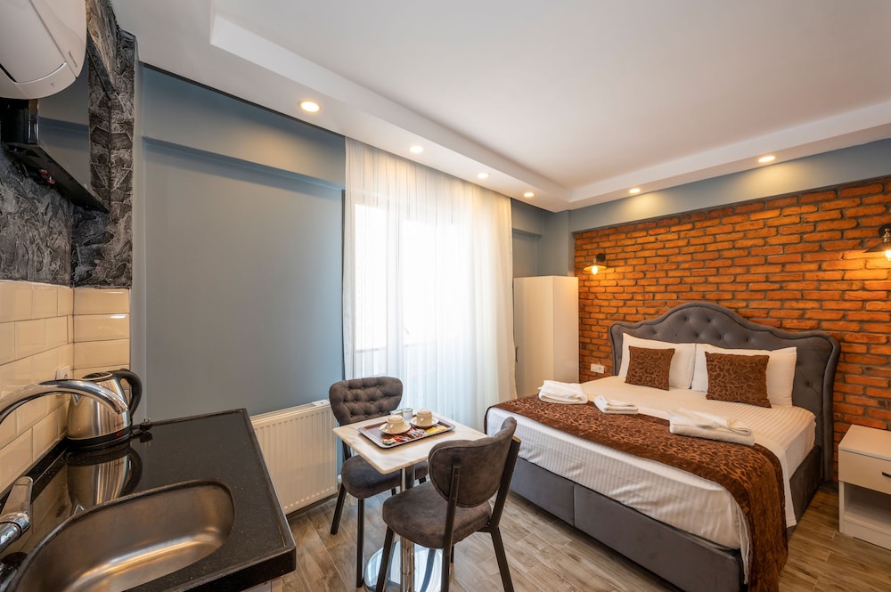 Deluxe Studio Suite