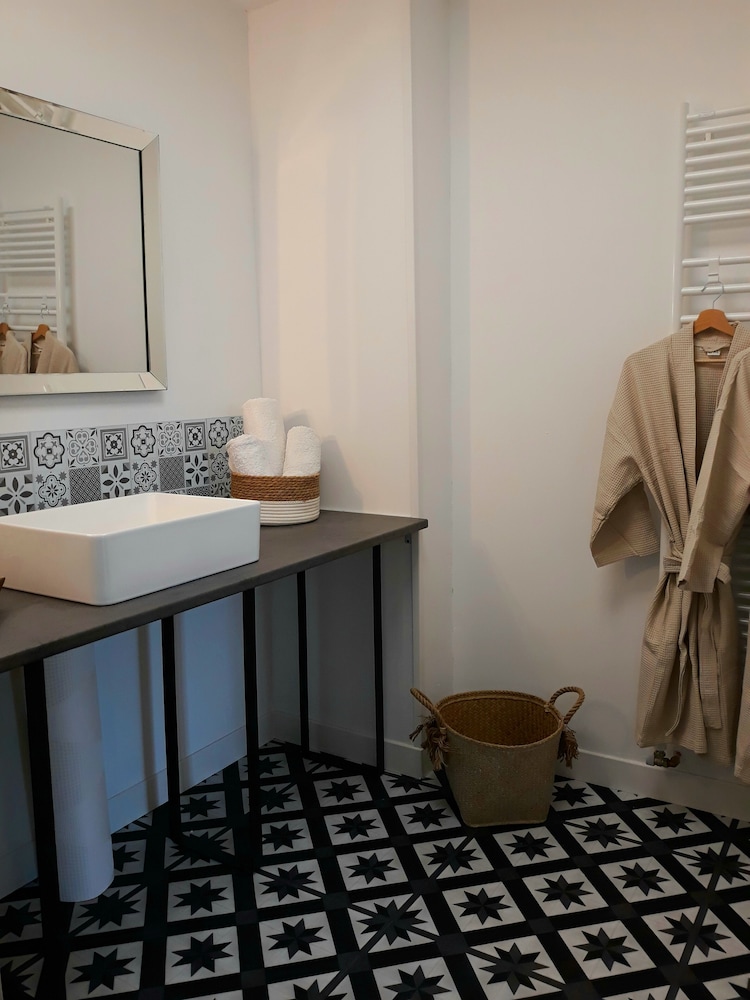 Deluxe Room - Photo 2