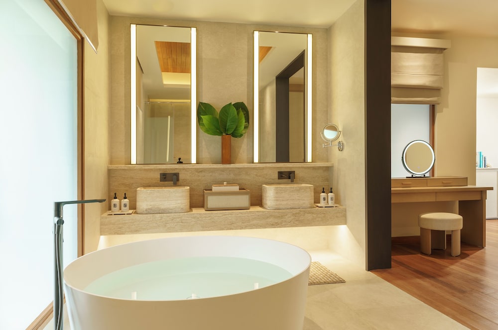Two Bedroom Beach House With Pool - Photo 6