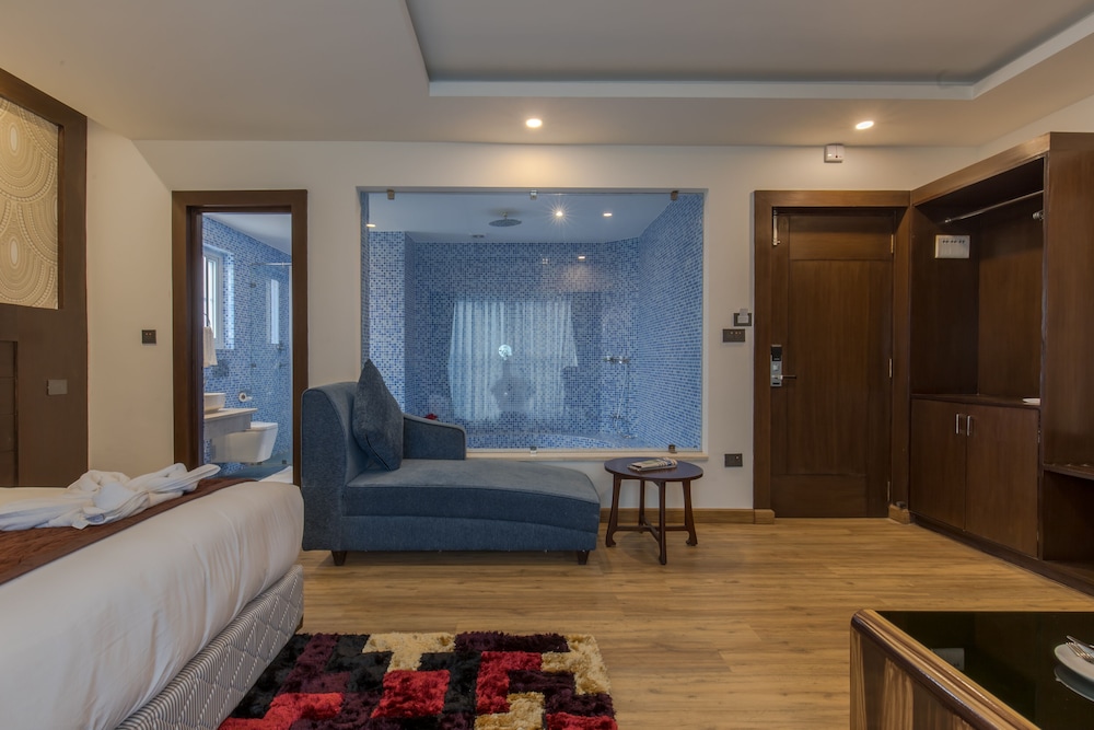 Suite - Photo 4
