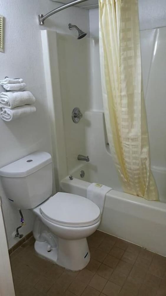 Standard Room, 2 Double Beds, Non Smoking photo 3