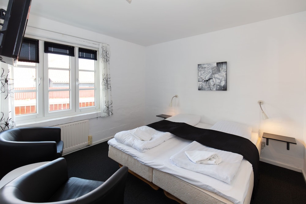 Standard Double Room, Private Bathroom (Skråvej 10) - Photo 4