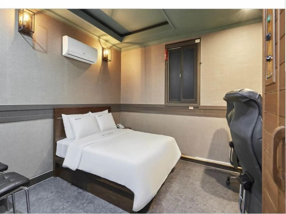 Basic Double Room