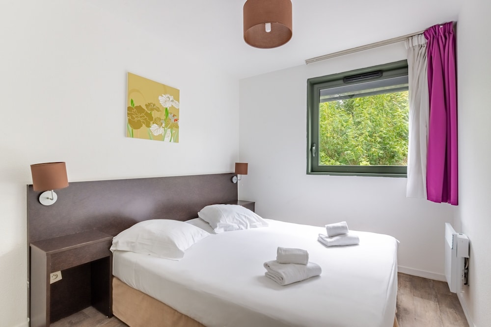 APARTMENT (DOUBLE BED, SINGLE BEDS AND SOFA BED) photo 2